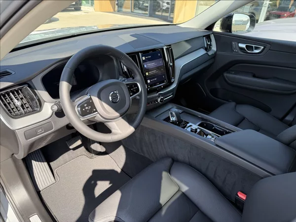 Volvo XC60 2,0 B5 AWD PLUS DARK - foto 4