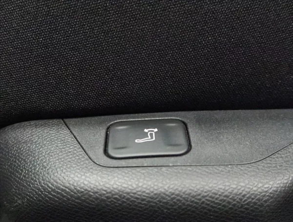 Peugeot 308 1,5 SW ALLURE HDi 130 AUT - foto 40