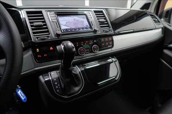 Volkswagen Multivan 2,0 TDI DSG 4MOTION HIGHLINE - foto 18