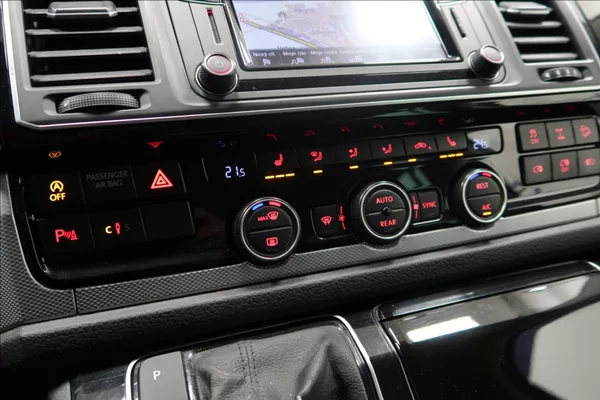 Volkswagen Multivan 2,0 TDI DSG 4MOTION HIGHLINE - foto 22