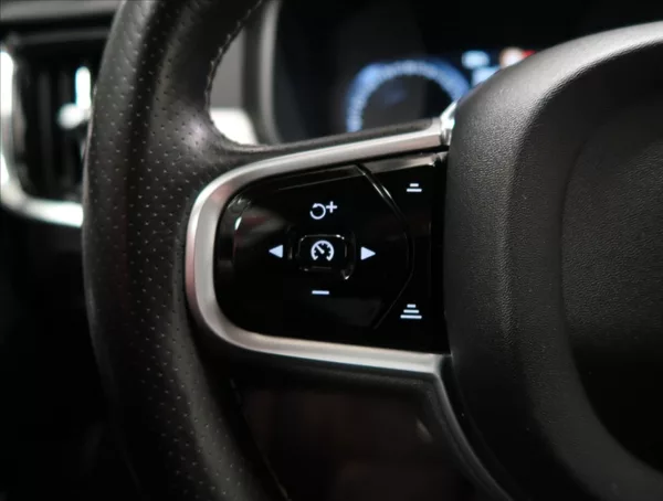 Volvo S90 2,0 T8 TWINENGINE AWD R-DESIGN - foto 14