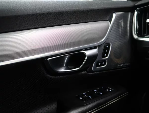 Volvo S90 2,0 T8 TWINENGINE AWD R-DESIGN - foto 21