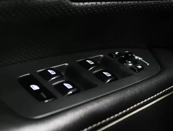 Volvo S90 2,0 T8 TWINENGINE AWD R-DESIGN - foto 24