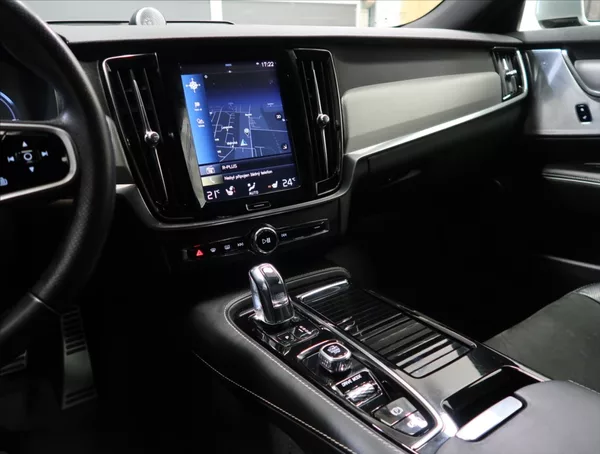 Volvo S90 2,0 T8 TWINENGINE AWD R-DESIGN - foto 26