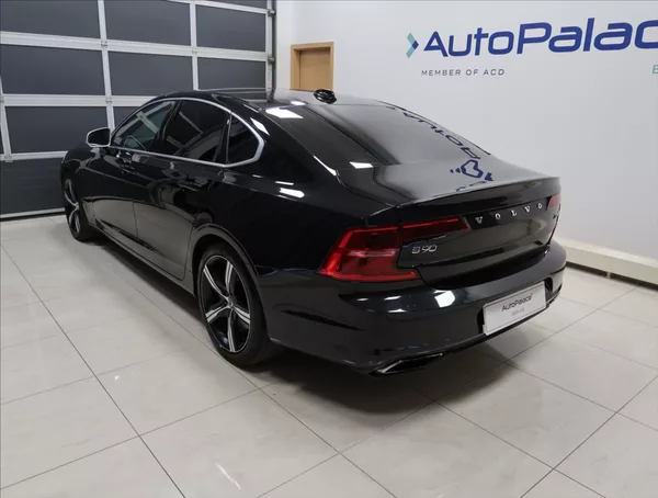 Volvo S90 2,0 T8 TWINENGINE AWD R-DESIGN - foto 7