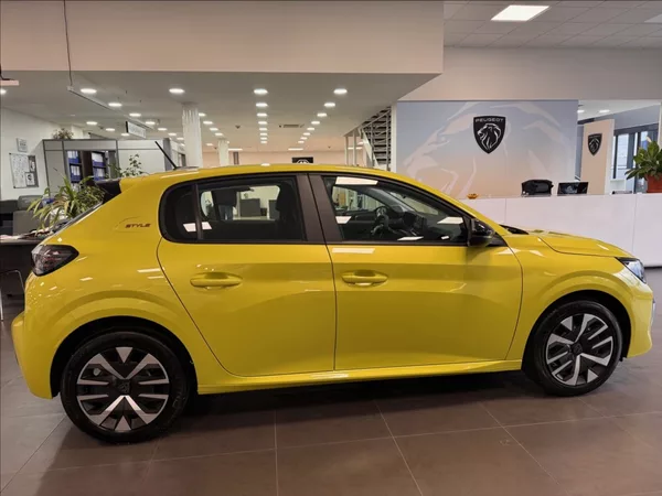 Peugeot 208 1,2 STYLE Turbo 100 MAN6 - foto 4