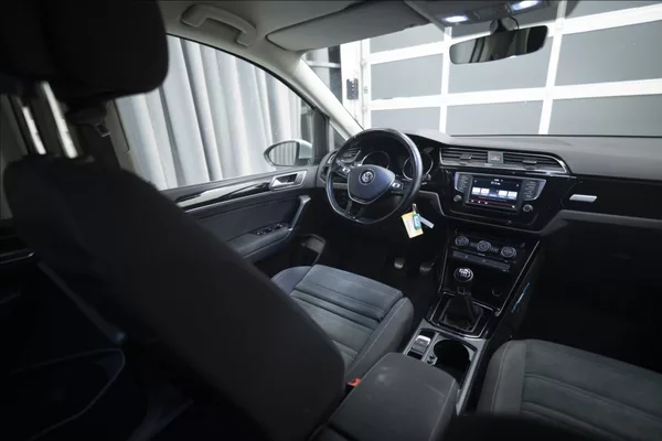 Volkswagen Touran 2,0 TDI MASÁŽ KAMERA VÝHŘEV ČR - foto 13