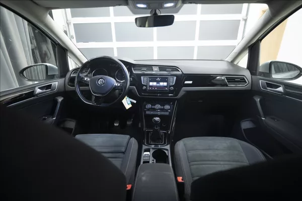 Volkswagen Touran 2,0 TDI MASÁŽ KAMERA VÝHŘEV ČR - foto 14