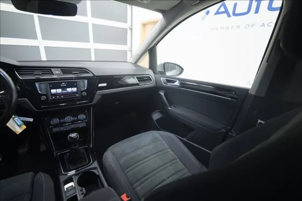 Volkswagen Touran 2,0 TDI MASÁŽ KAMERA VÝHŘEV ČR - foto 15