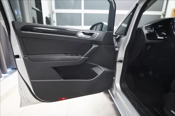 Volkswagen Touran 2,0 TDI MASÁŽ KAMERA VÝHŘEV ČR - foto 18