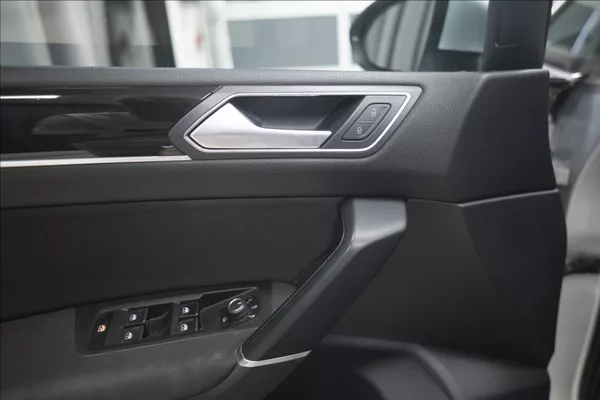 Volkswagen Touran 2,0 TDI MASÁŽ KAMERA VÝHŘEV ČR - foto 19