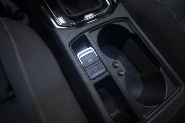 Volkswagen Touran 2,0 TDI MASÁŽ KAMERA VÝHŘEV ČR - foto 21