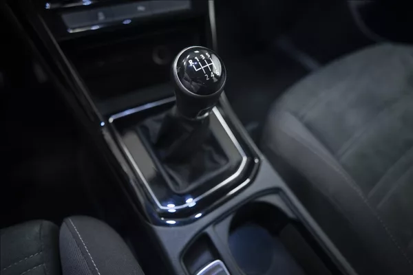 Volkswagen Touran 2,0 TDI MASÁŽ KAMERA VÝHŘEV ČR - foto 22