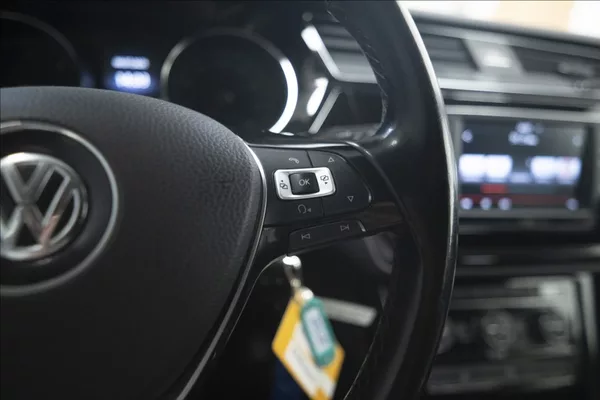 Volkswagen Touran 2,0 TDI MASÁŽ KAMERA VÝHŘEV ČR - foto 24