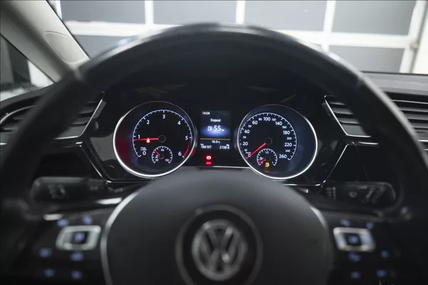 Volkswagen Touran 2,0 TDI MASÁŽ KAMERA VÝHŘEV ČR - foto 29