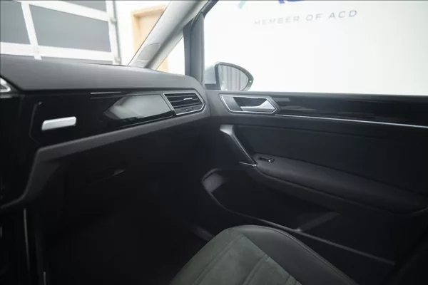 Volkswagen Touran 2,0 TDI MASÁŽ KAMERA VÝHŘEV ČR - foto 30