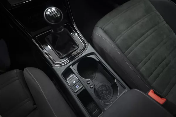 Volkswagen Touran 2,0 TDI MASÁŽ KAMERA VÝHŘEV ČR - foto 36