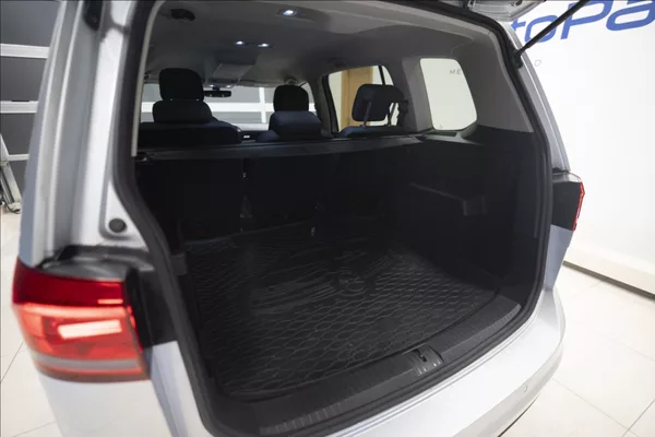 Volkswagen Touran 2,0 TDI MASÁŽ KAMERA VÝHŘEV ČR - foto 37