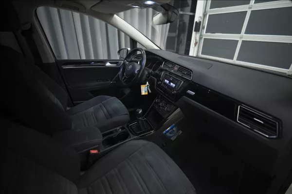 Volkswagen Touran 2,0 TDI MASÁŽ KAMERA VÝHŘEV ČR - foto 7