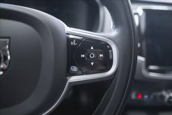 Volvo XC90 2,0 B5 AWD INSCRIPTION 7 MÍST - foto 19