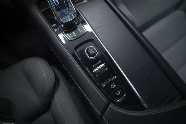 Volvo XC90 2,0 B5 AWD INSCRIPTION 7 MÍST - foto 24