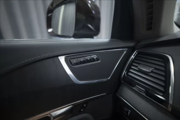 Volvo XC90 2,0 B5 AWD INSCRIPTION 7 MÍST - foto 37
