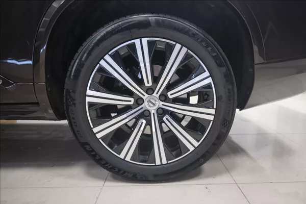 Volvo XC90 2,0 B5 AWD INSCRIPTION 7 MÍST - foto 47