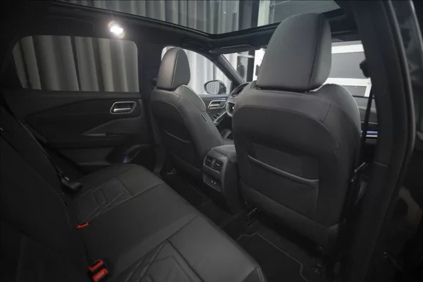 Nissan Qashqai 1,3 DIG-T MHEV AT NAVI PANO ČR - foto 11
