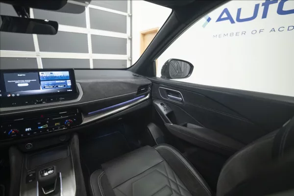 Nissan Qashqai 1,3 DIG-T MHEV AT NAVI PANO ČR - foto 17