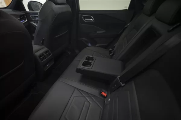 Nissan Qashqai 1,3 DIG-T MHEV AT NAVI PANO ČR - foto 18