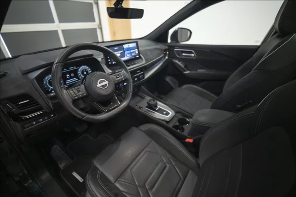 Nissan Qashqai 1,3 DIG-T MHEV AT NAVI PANO ČR - foto 20