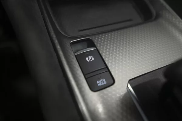 Nissan Qashqai 1,3 DIG-T MHEV AT NAVI PANO ČR - foto 26