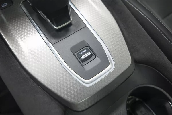Nissan Qashqai 1,3 DIG-T MHEV AT NAVI PANO ČR - foto 27