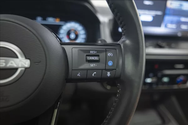Nissan Qashqai 1,3 DIG-T MHEV AT NAVI PANO ČR - foto 32