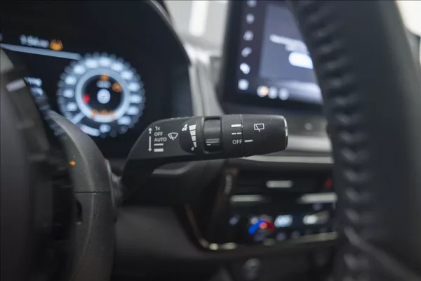 Nissan Qashqai 1,3 DIG-T MHEV AT NAVI PANO ČR - foto 34
