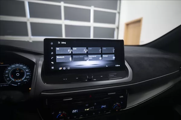 Nissan Qashqai 1,3 DIG-T MHEV AT NAVI PANO ČR - foto 38