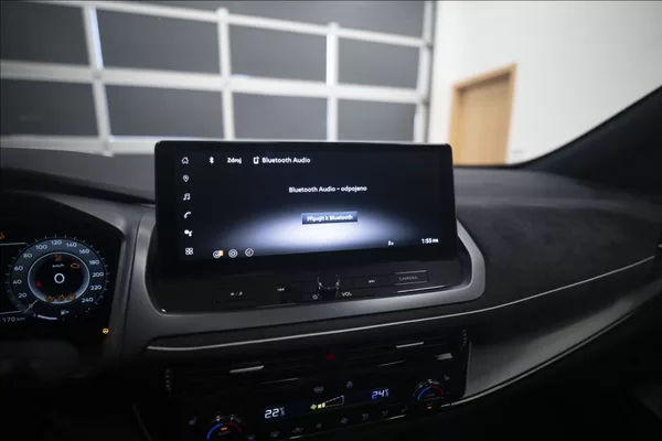 Nissan Qashqai 1,3 DIG-T MHEV AT NAVI PANO ČR - foto 39