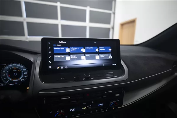 Nissan Qashqai 1,3 DIG-T MHEV AT NAVI PANO ČR - foto 40