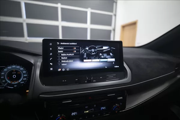 Nissan Qashqai 1,3 DIG-T MHEV AT NAVI PANO ČR - foto 41