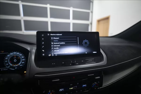 Nissan Qashqai 1,3 DIG-T MHEV AT NAVI PANO ČR - foto 43