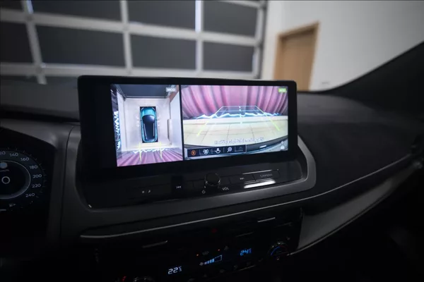Nissan Qashqai 1,3 DIG-T MHEV AT NAVI PANO ČR - foto 46