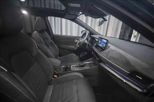 Nissan Qashqai 1,3 DIG-T MHEV AT NAVI PANO ČR - foto 8