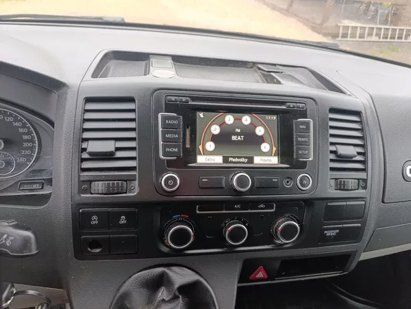 Volkswagen Transporter 2.0 TDi 103kw rozvody DPH - foto 9