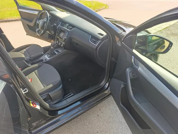 Škoda Octavia 1.6 TDi Green Line 81kw - foto 10