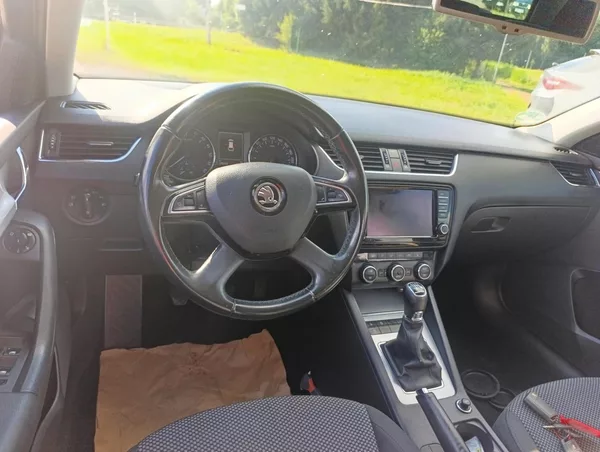 Škoda Octavia 1.6 TDi Green Line 81kw - foto 11