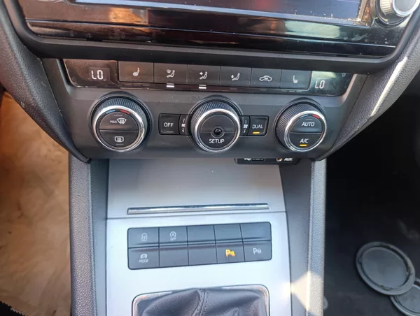 Škoda Octavia 1.6 TDi Green Line 81kw - foto 20