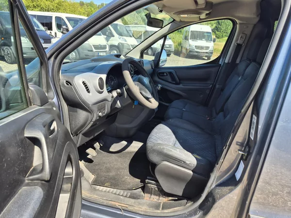 Peugeot Partner 1.6Hdi 3místa - foto 17