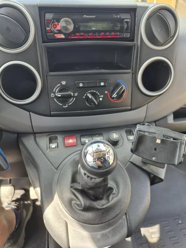 Peugeot Partner 1.6Hdi 3místa - foto 19