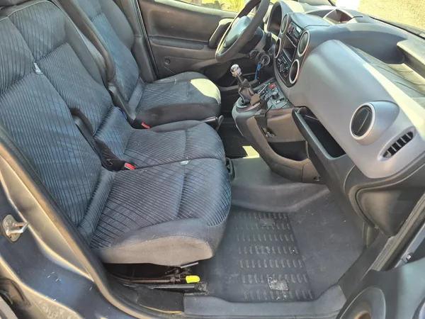 Peugeot Partner 1.6Hdi 3místa - foto 20