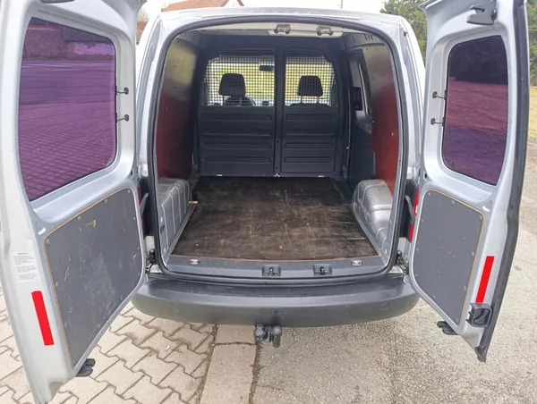 Volkswagen Caddy 1.6 TDi klima tažné 75kw - foto 21